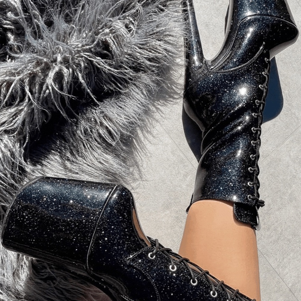 New with Box HELLA HEELS GLITTERATI black boot